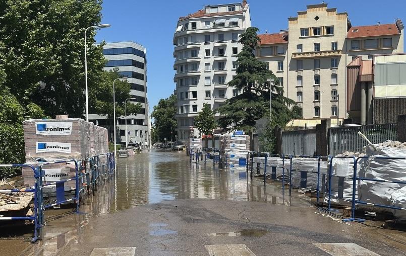 Inondation impressionnante à Lyon : des rues submergées dans le centre-ville