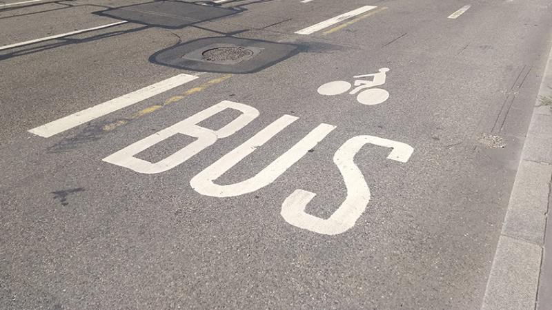Près de Lyon : une femme percutée par un bus et gravement blessée