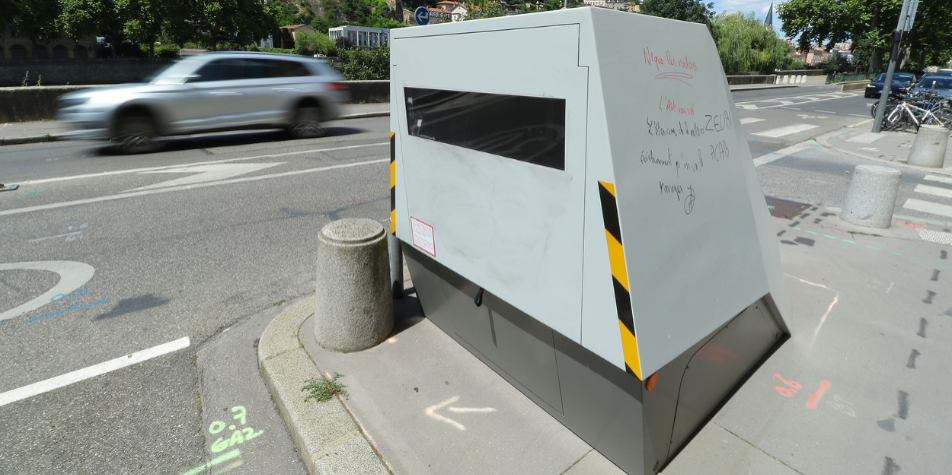 Lyon : pourquoi ce radar installé sur les quais de Saône ne fonctionne toujours pas ?