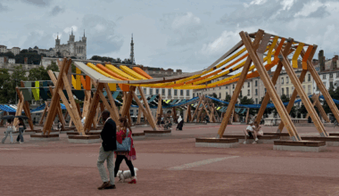 Lyon : "Tissage urbain", cette œuvre sur la place Bellecour qui peine à convaincre les Lyonnais