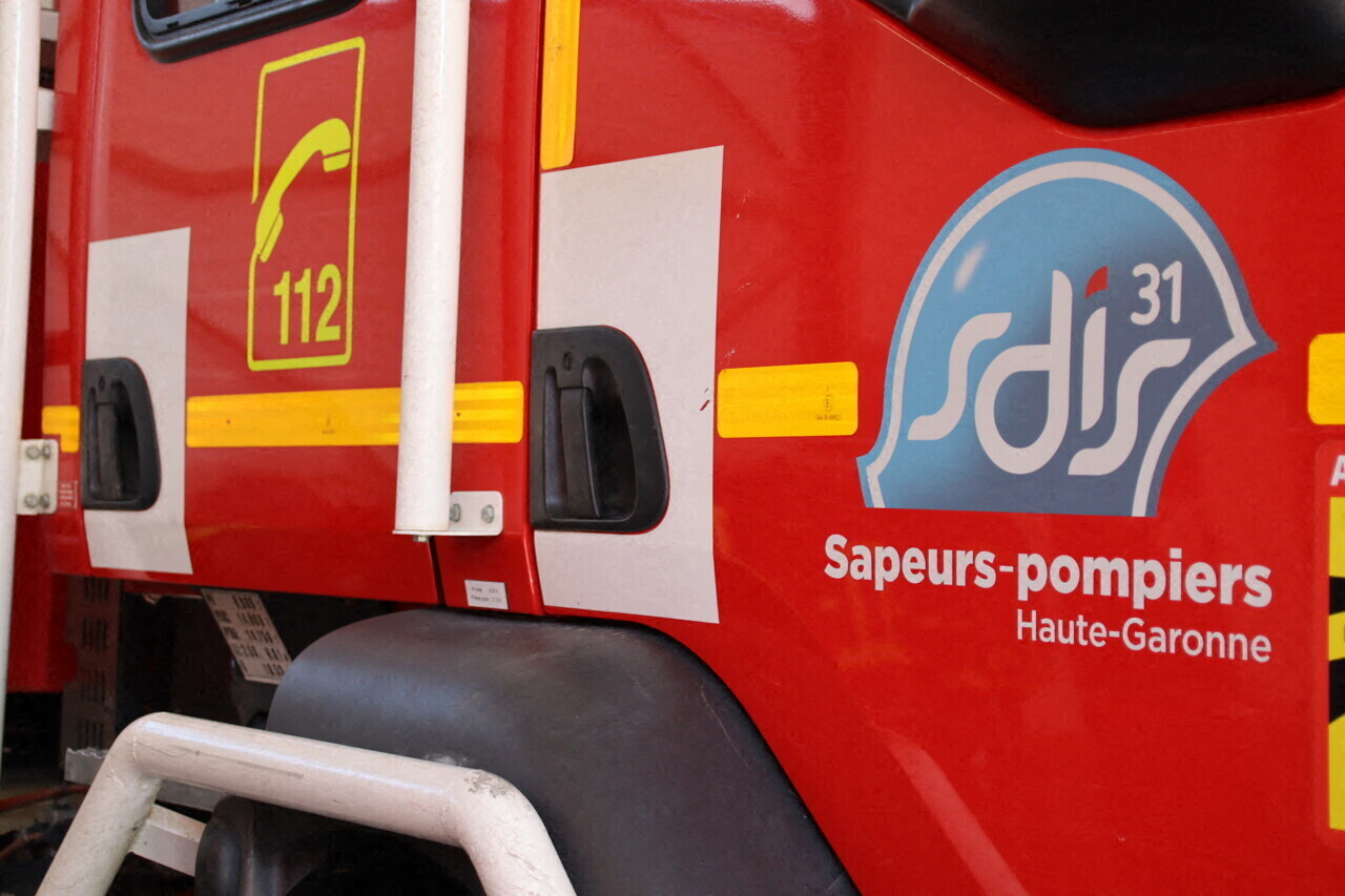 habitations menacées, trains arrêtés et ligne électrique coupée
