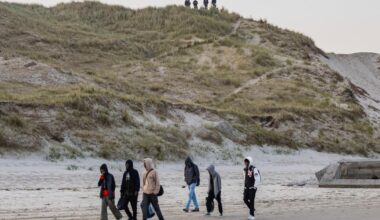 Comment la France et le Royaume-Uni essaient de réguler l’immigration clandestine dans la Manche