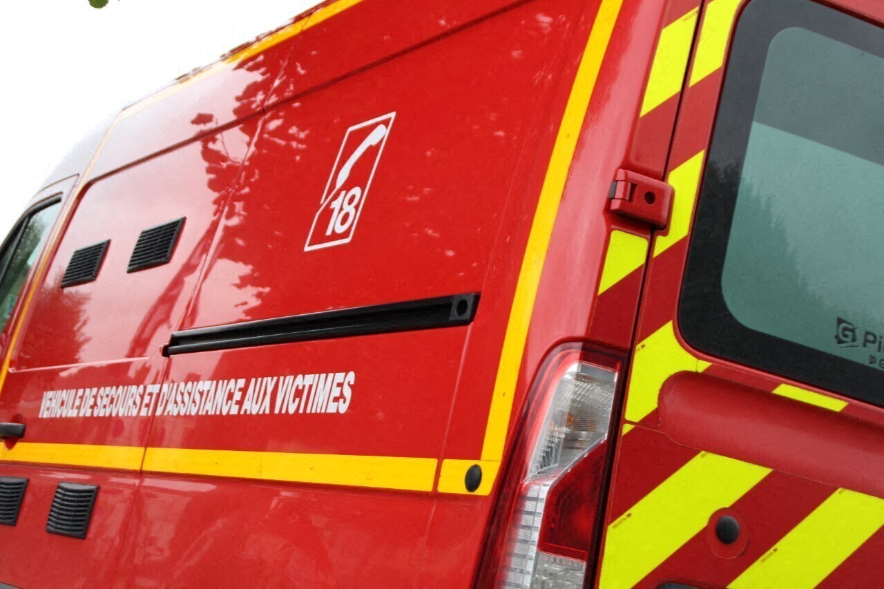 Sur un gros chantier près de Rennes, un jeune ouvrier se fait rouler dessus par un engin de 4,5 tonnes