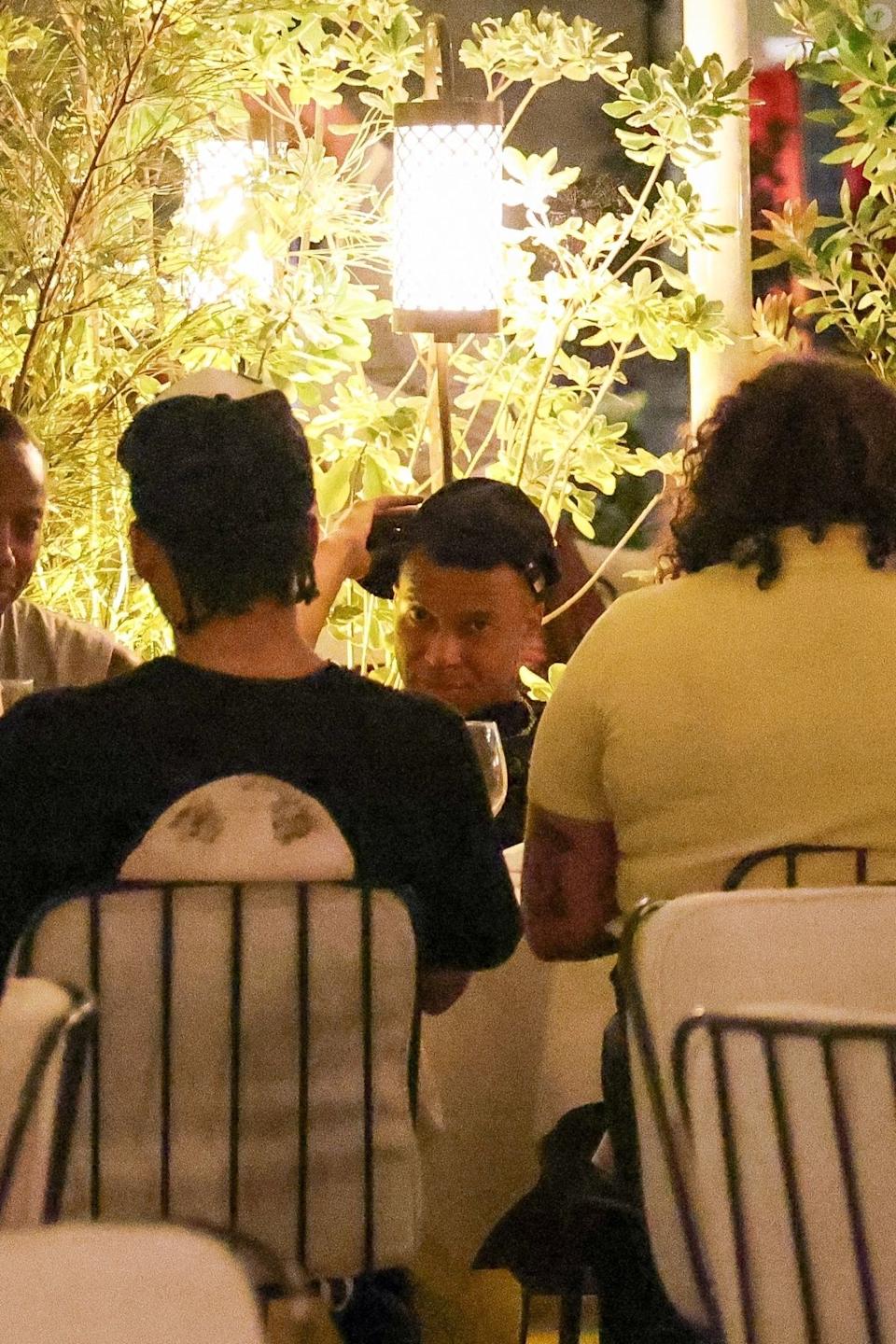 Vidéos - Kylian Mbappé termine de dîner au restaurant Loulou à Paris, France, le 12 juillet 2025. Photographe : Gedeon Taieb / Bestimage