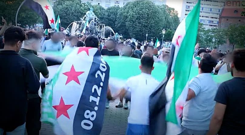 Samedi, une manifestation a eu lieu à Berlin, au cours de laquelle des slogans islamistes ont été scandés. 