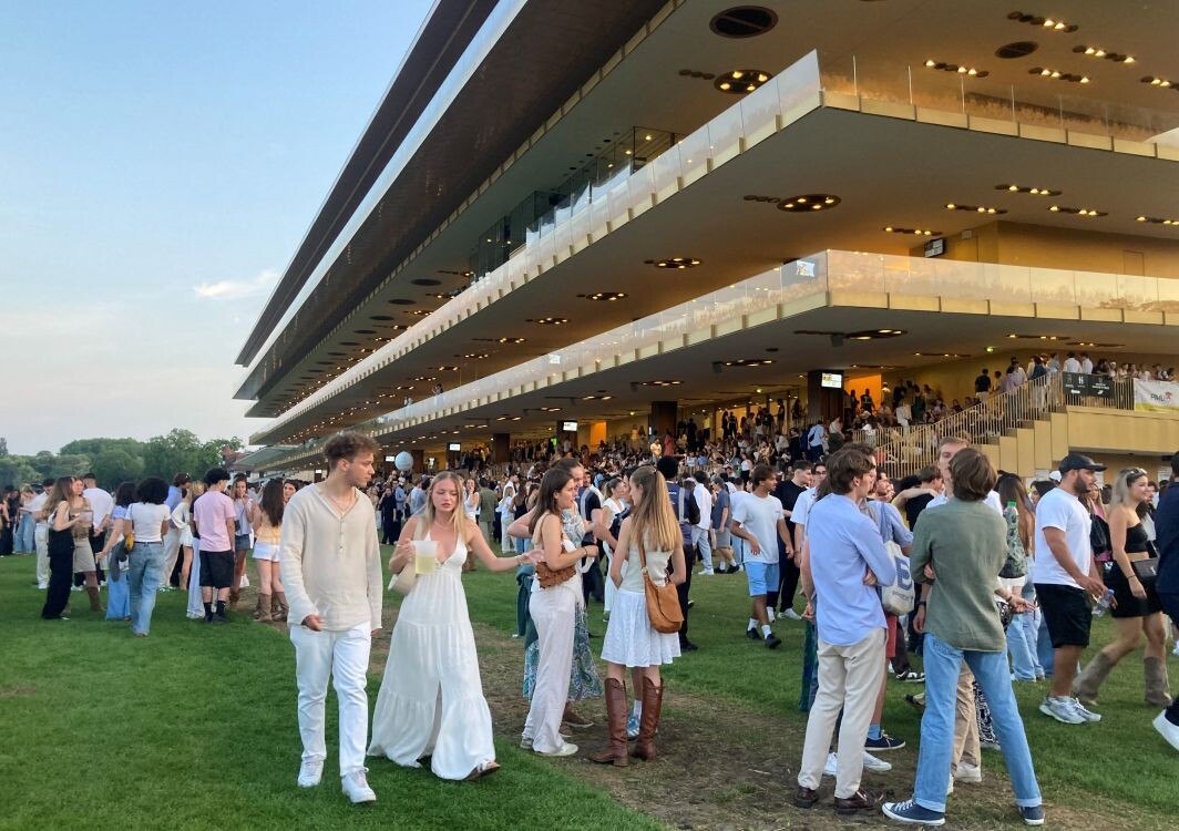 Afterworks, DJ...A Paris, les hippodromes de Longchamp et Vincennes à la conquête de nouveaux publics