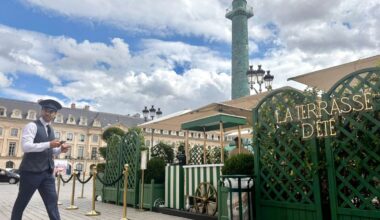Place Vendôme, la terrasse estivale du Ritz divise : comment dynamiser sans dénaturer ce site classé ?