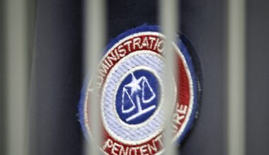Le détenu de 20 ans qui s'était évadé vendredi de la prison de Corbas, près de Lyon, en se cachant dans le sac de son codétenu libérable, a été interpellé lundi matin à Sathonay-Camp, dans la métropole lyonnaise, a annoncé le parquet de Lyon