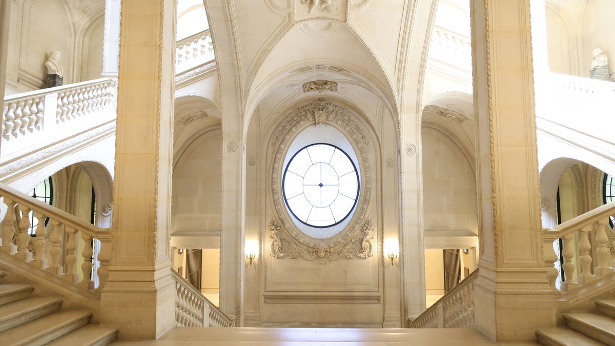 Le Louvre et ses 10 000 marches : de Philippe Auguste à Mitterrand, visitez le musée… par ses escaliers !