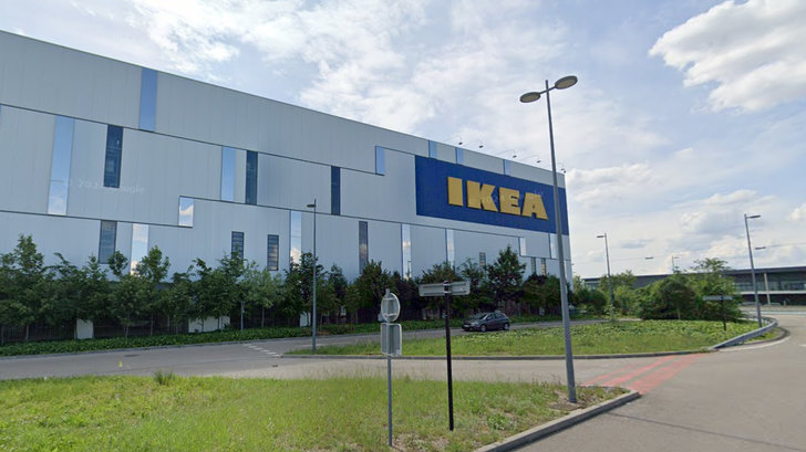 Ikea vient en aide à Jean-Pierre, un sans-abri qui dormait depuis un an devant un magasin de Vénissieux.