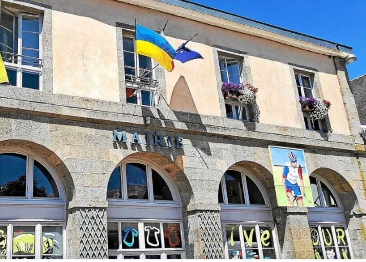 "Pourquoi je ne retirerai pas le drapeau ukrainien du fronton de la mairie"