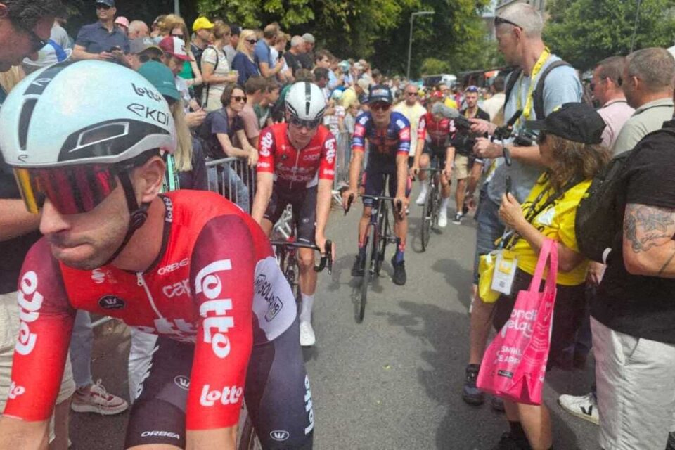 À 12h30, les coureurs du Tour de France sont dans le paddock, à la Citadelle de Lille.
