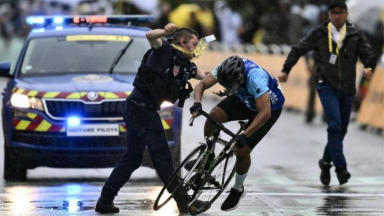 TDF. Tour de France - Un homme à vélo intercepté juste avant l’arrivée de la 17e étape