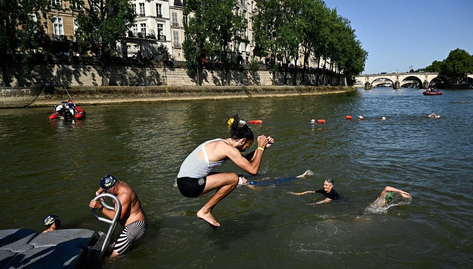 A Paris, la saison de la baignade dans la Seine démarre sous étroite surveillance