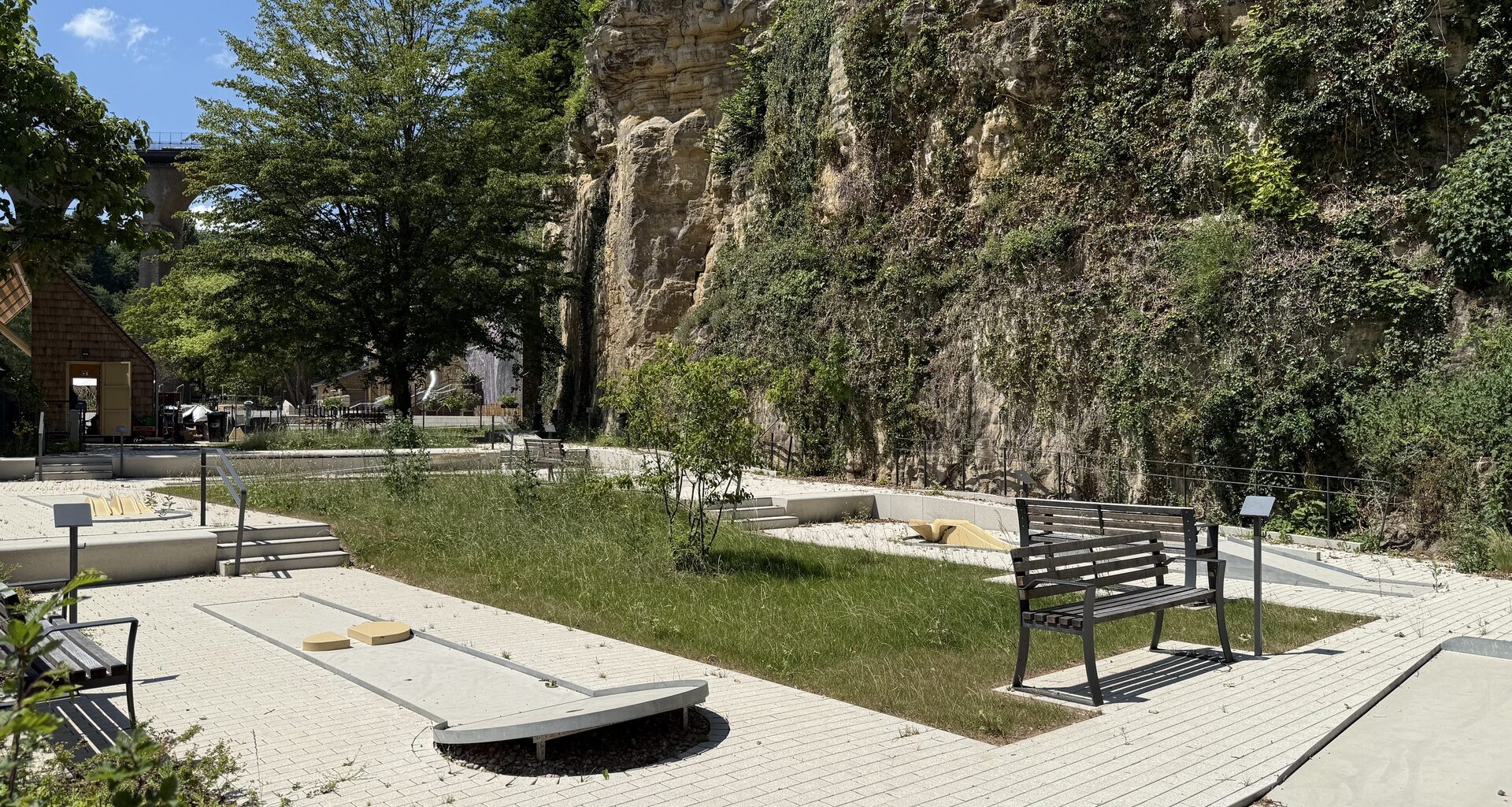 RTL Infos - Mauvaise nouvelle: Le minigolf de la Pétrusse menacé par des chutes de pierres