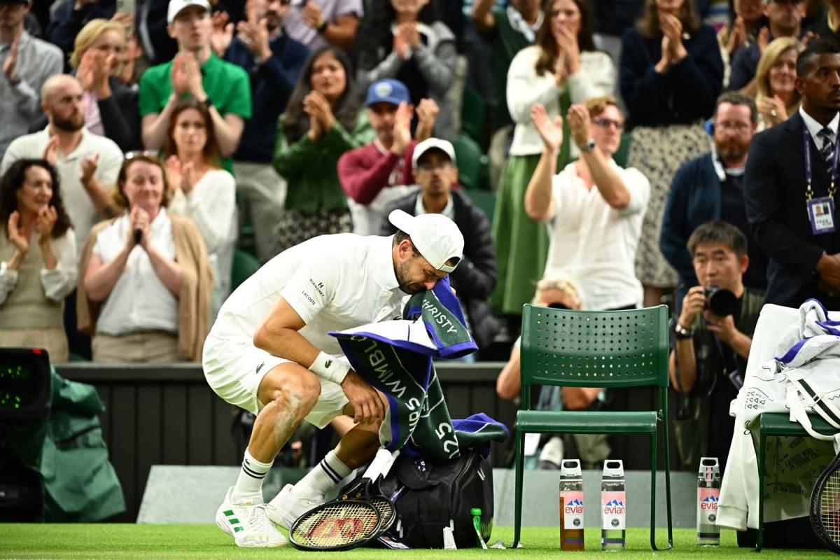 Grigor Dimitrov « complètement dévasté » selon son entraîneur Jamie Delgado après son abandon contre Jannik Sinner à Wimbledon - L'Équipe