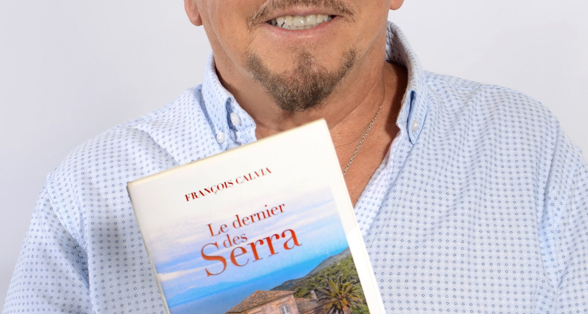 François Calvia, auteur de « Le dernier des Serra », sera en dédicaces ce samedi 26 juillet de 15h à 18h à Cultura au centre commercial l’Atrium à Ajaccio.