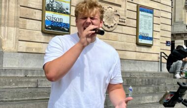 À Lille, Loïc, alias Delo, 19 ans, chante dans la rue pour se faire connaître