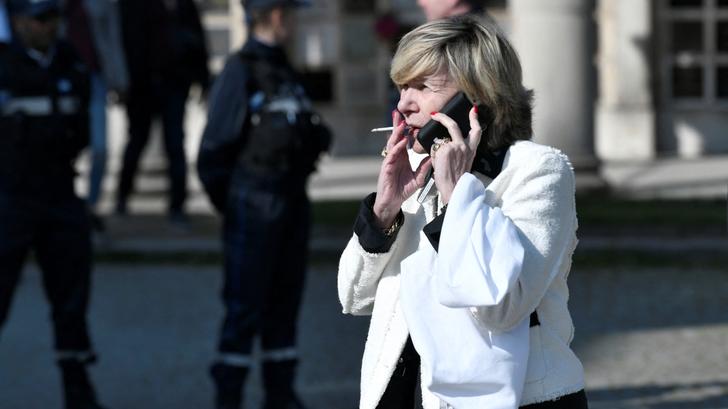 Michèle « Mimi » Marchand, ici photographiée ici le 9 mai 2022 au cimetière du Père-Lachaise à Paris, lors de la cérémonie funéraire de la chanteuse Régine.