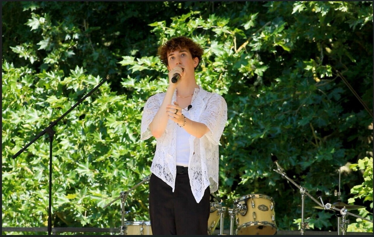 rencontre avec l’artiste Julien Lune qui rêve de briller parmi les étoiles