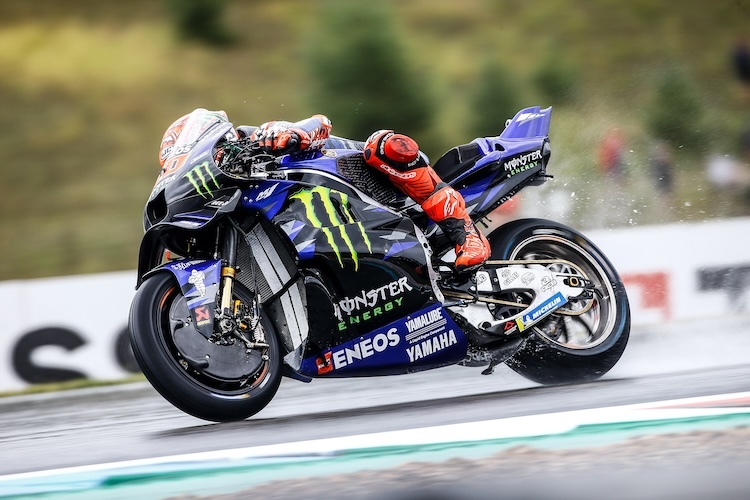 Fabio Quartararo sur la piste encore trempée par la pluie à Brno