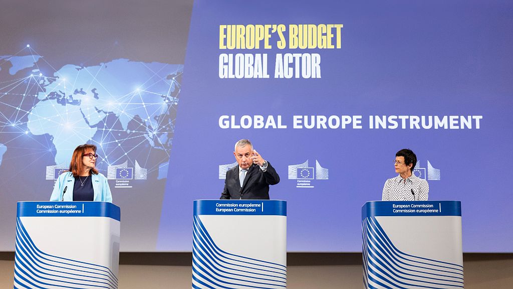 la Commission propose de mobiliser 100 milliards d'euros pour Kyiv
