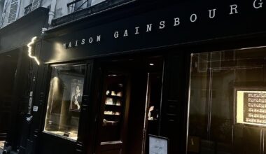 À Paris, les riverains de la rue de Verneuil excédés par les nuisances du bar «Le Gainsbarre»