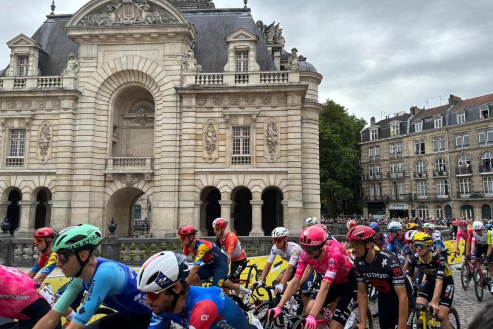 Le départ fictif s'est opéré, porte de Paris à Lille, peu avant 13h30.