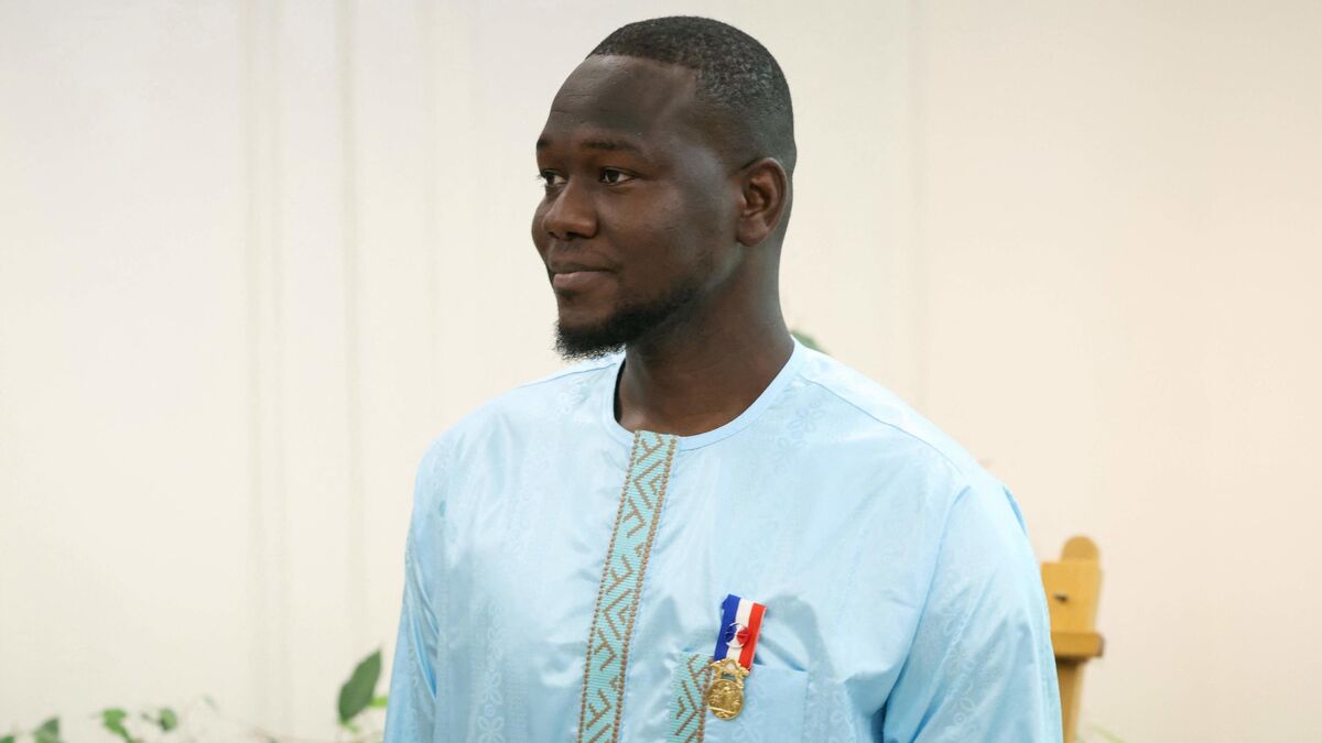 Fousseynou Cissé, qui a sauvé six personnes d’un incendie à Paris, invité au défilé du 14-Juillet