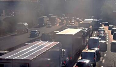 Et de trois! Encore un accident sur l'A8 qui provoque un énorme bouchon ce mercredi