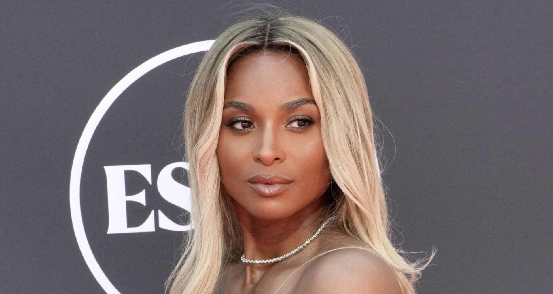 "Je suis Béninoise" : Ciara devient citoyenne béninoise et parle un français parfait