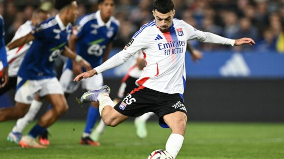 Georges Mikautadze (OL) marque sur penalty contre Strasbourg