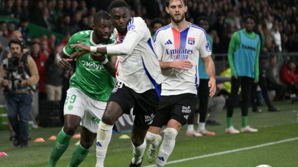 Moussa Niakhaté et Tanner Tessmann (OL) contre Saint-Etienne