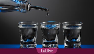 Guerre en Ukraine : alors que les Russes boivent de plus en plus, la production de vodka chute en Russie