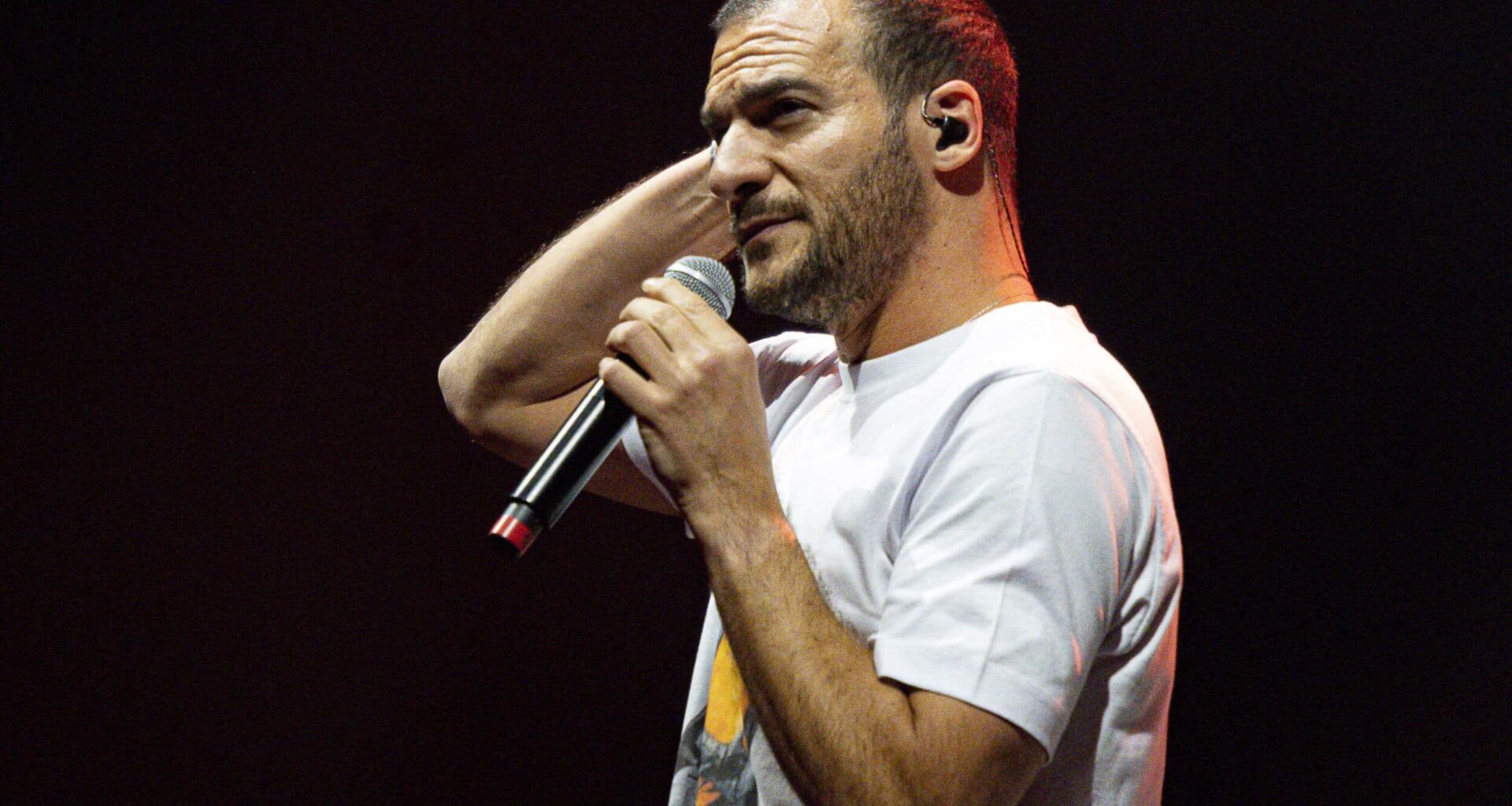 Amir : à quelques jours d’un concert gratuit dans le sud de la France, des élus s’opposent fermement à la venue de l’ex-candidat de "The Voice"