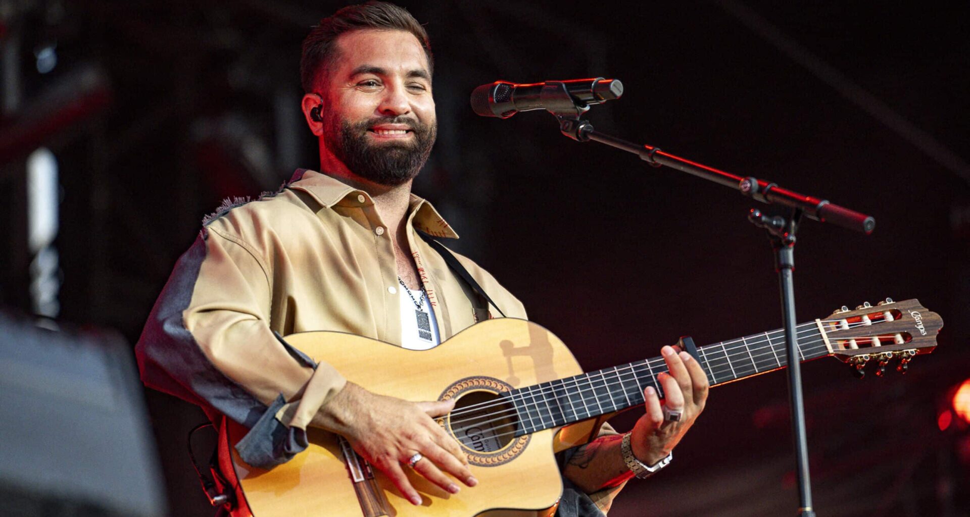 "L’été sera chaud", Kendji Girac déterre un tube des années 90 signé Ricky Martin et fait une belle promesse