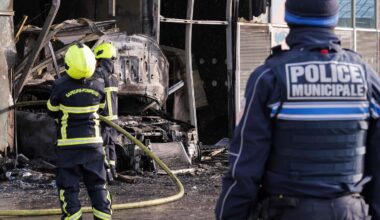 Grenoble : une voiture-bélier projetée sur la devanture d’un bar et incendiée
