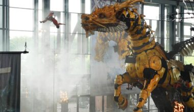 Toulouse : la jument-dragonne monumentale Long Ma enflamme la Halle de la Machine