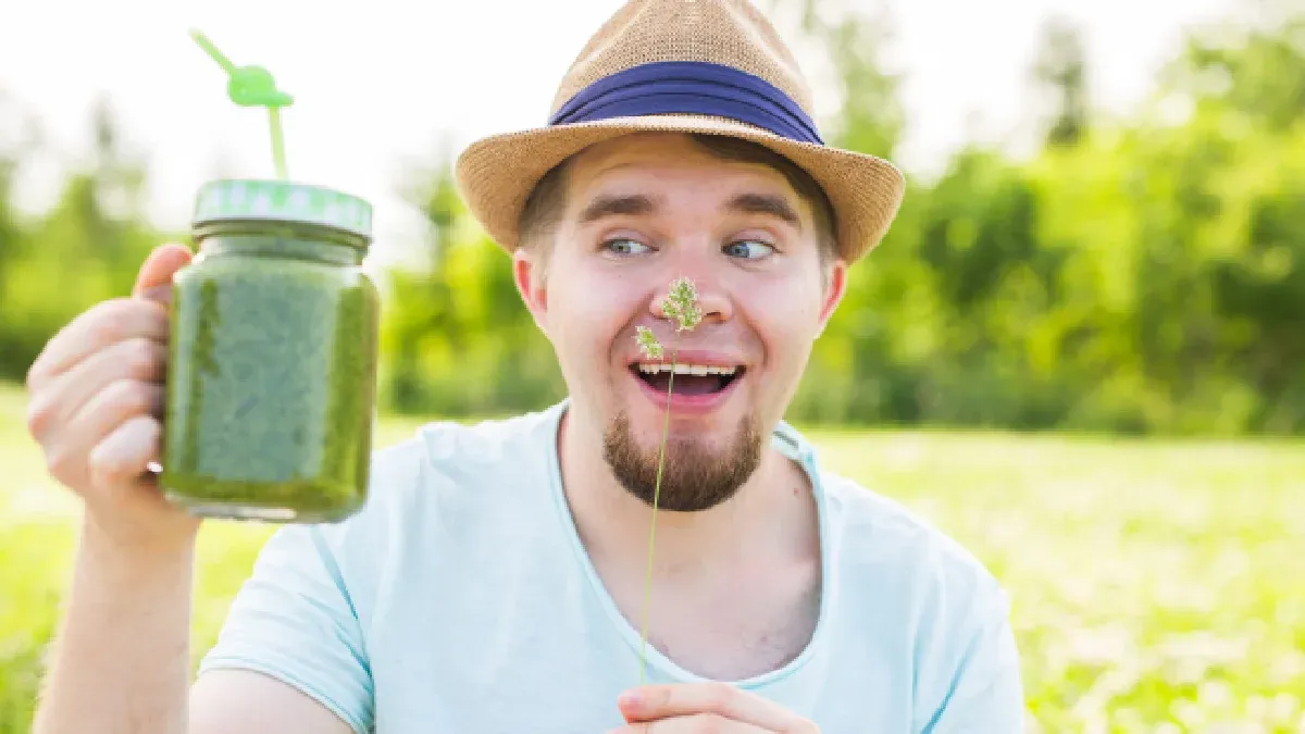 Cette boisson verte un peu oubliée redonne bonne mine en une semaine, l’astuce fraîcheur à tester cet été