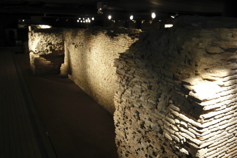 Dans le palais de Justice de Toulouse se cache une crypte.