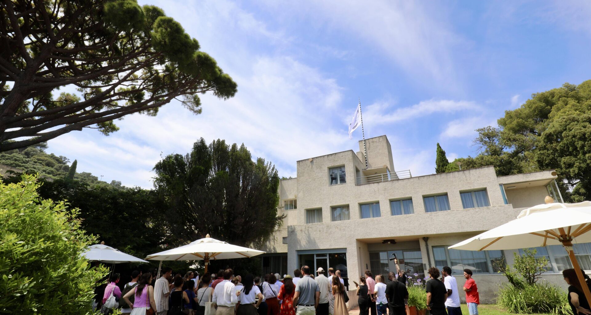 "On a décidé de réduire la voilure afin d’envoyer un signal fort", annonce le directeur par intérim de la Villa Noailles