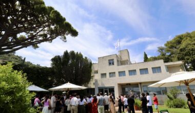 "On a décidé de réduire la voilure afin d’envoyer un signal fort", annonce le directeur par intérim de la Villa Noailles