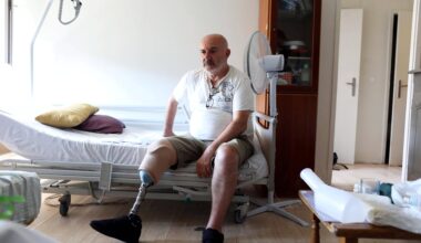 "Une fois devenu handicapé, plus rien n’est adapté": un an et demi après son accident à Nice, ce papy trafic peine à trouver un logement viable