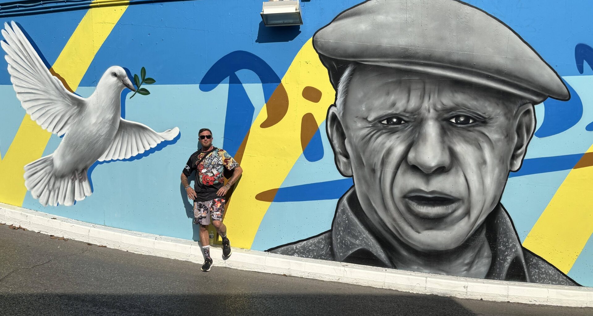 "Les gens venaient et revenaient me voir, m’encourager": cet artiste de Vallauris raconte la réalisation de l’immense fresque qu’il a peint dans sa ville