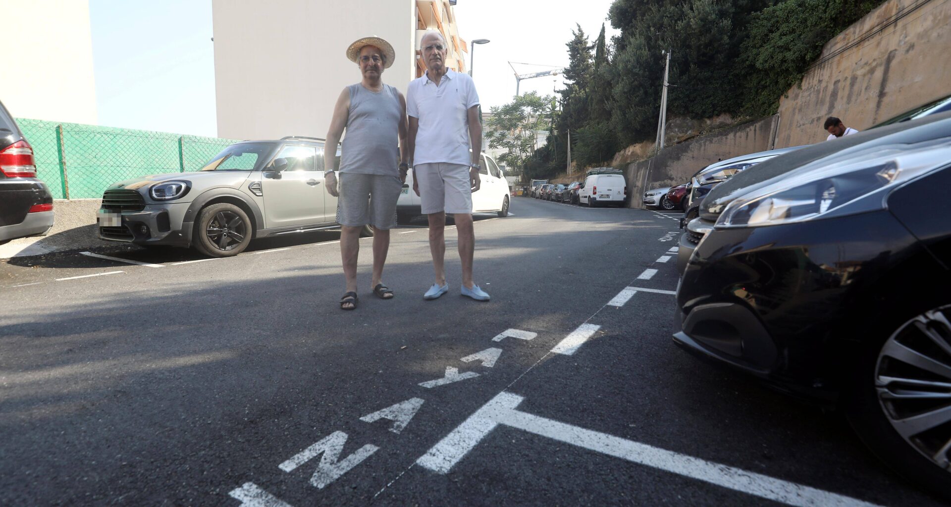 "Quand on arrive le soir après une certaine heure, on ne peut plus se garer faute de places": ils s’estiment spoliés de leurs places de stationnement par le maire de Cap-d’Ail