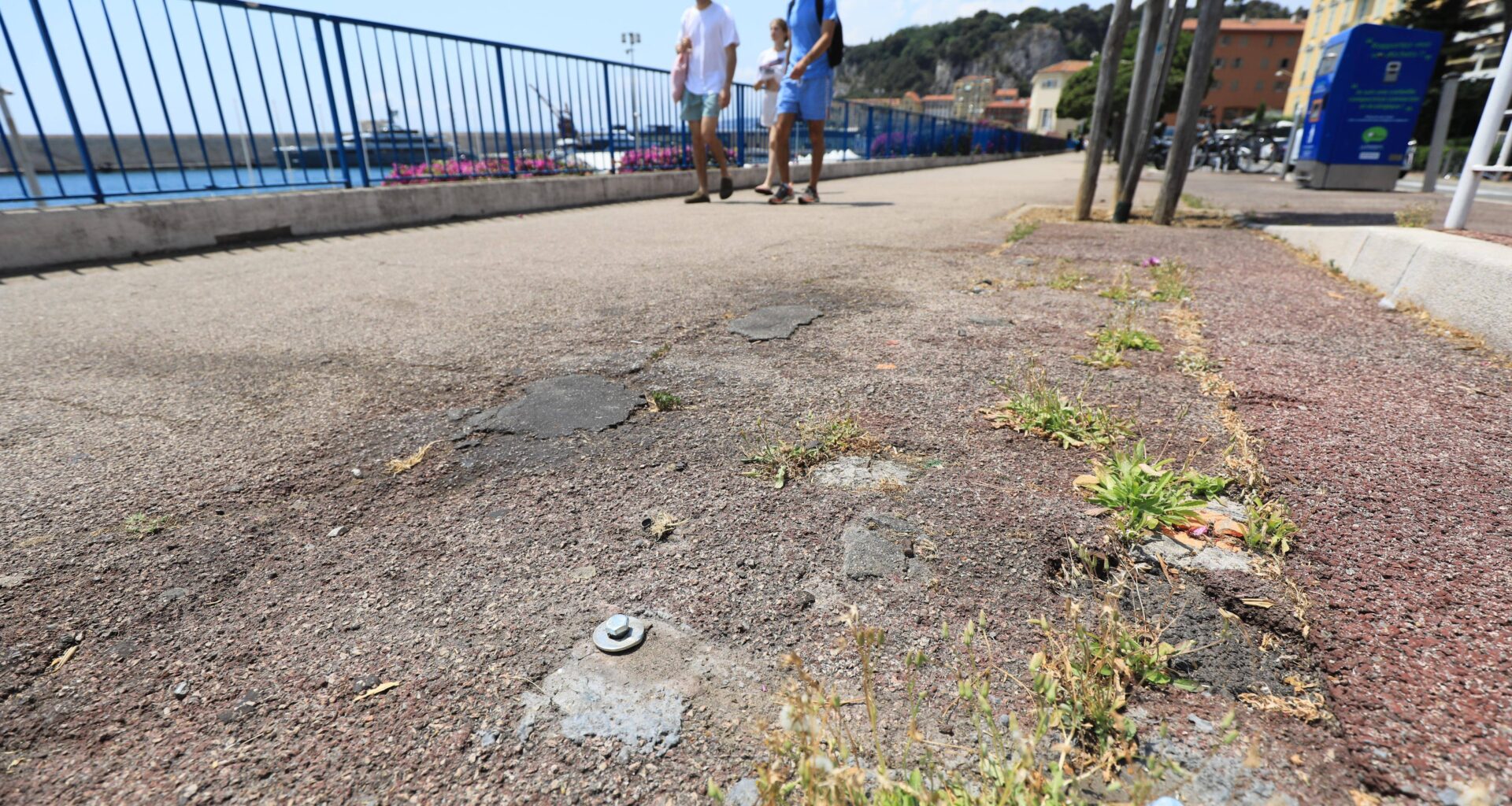 Les bancs ont de nouveau disparu d’un grand boulevard de Nice, on vous explique pourquoi