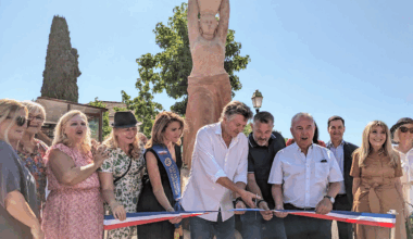 Vandalisée en 2021, la "Porteuse de jarre" du sculpteur Marcel-André Bouraine est de retour à Biot