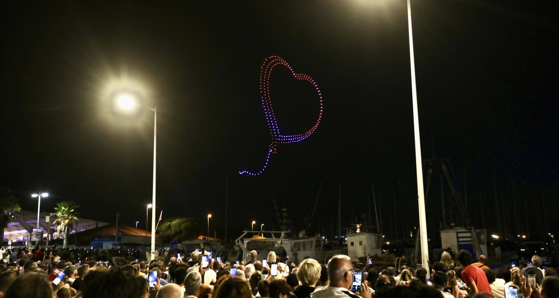 Pour ce 14 juillet, des drones plutôt qu’un feu d’artifice à Toulon... Qu’en avez-vous pensé?