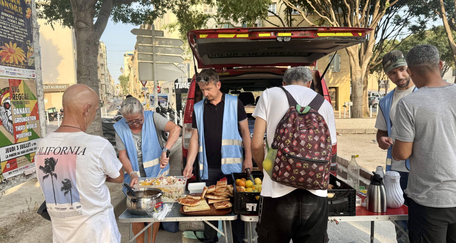 "L’été, c’est horrible car le béton est bouillant": à Toulon, les sans-abris subissent de plein fouet la canicule