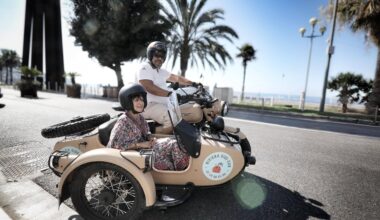 Il propose des balades en side-car pour découvrir la Côte d’Azur autrement